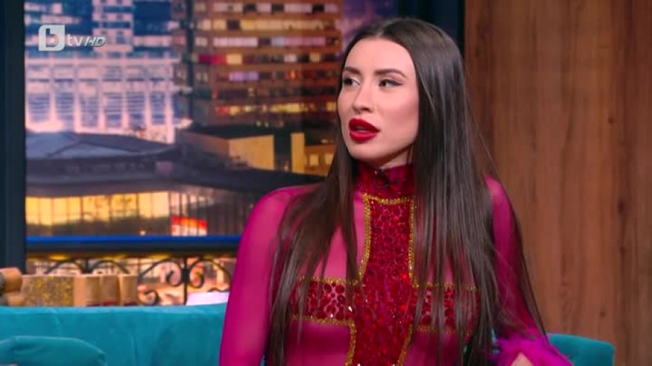 Санта Китана представи последния си сингъл "Гола икона"