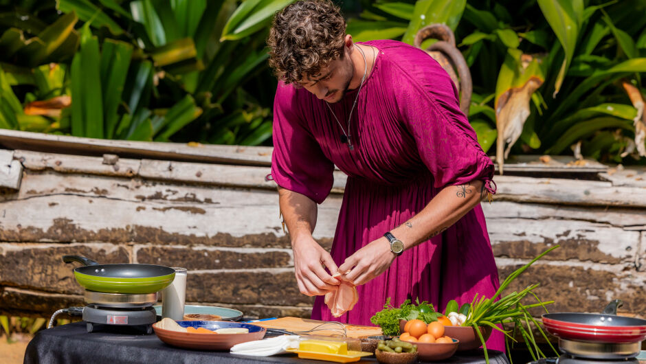 Защо Марин и Стоян облякоха рокли в „Ергенът“ 5? (ВИДЕО)