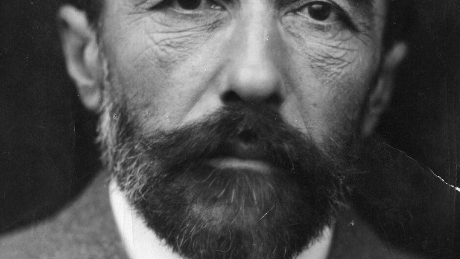 Джоузеф Конрад ~ Да си жена е трудно най-вече затова, защото се налага да си имаш работа предимно с мъже