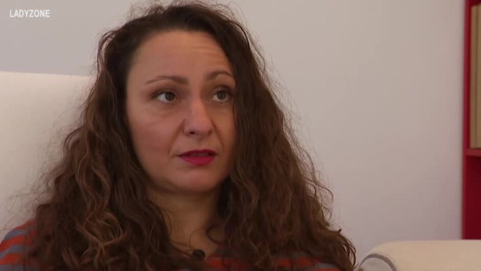 Как детето само да се научи, че освен за игри, телефонът е и за писане на домашни? (ВИДЕО)