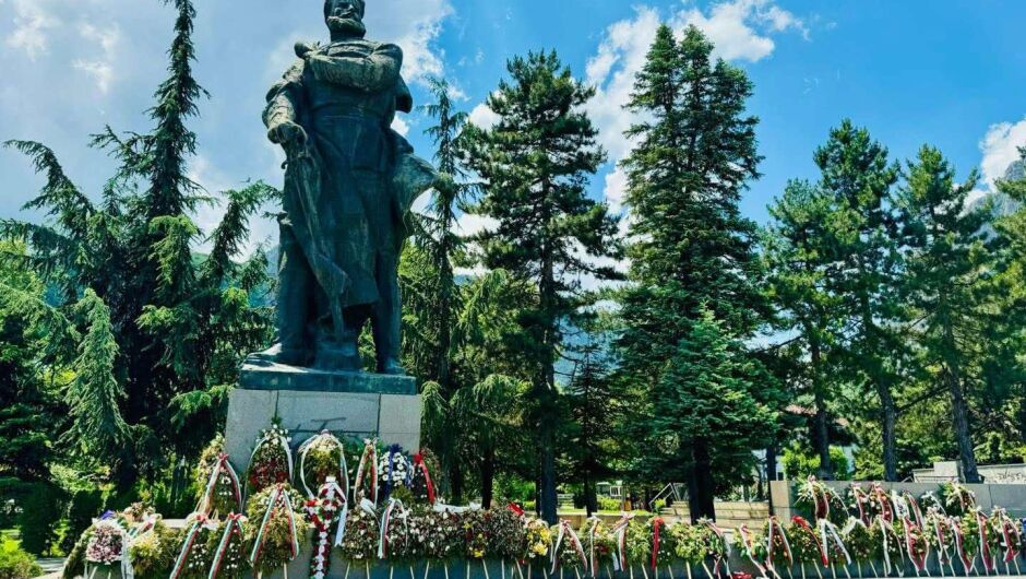 Денят на Ботев - дълбок поклон пред великия български революционер и поет!