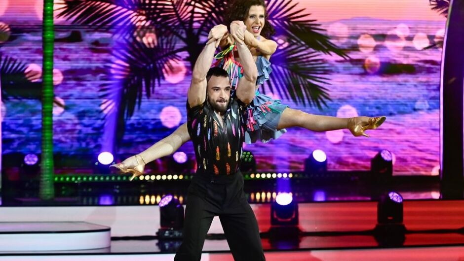 Мария Бакалова с гореща подкрепа за любимия си Валери Григоров в "Dancing Stars" (ВИДЕО)