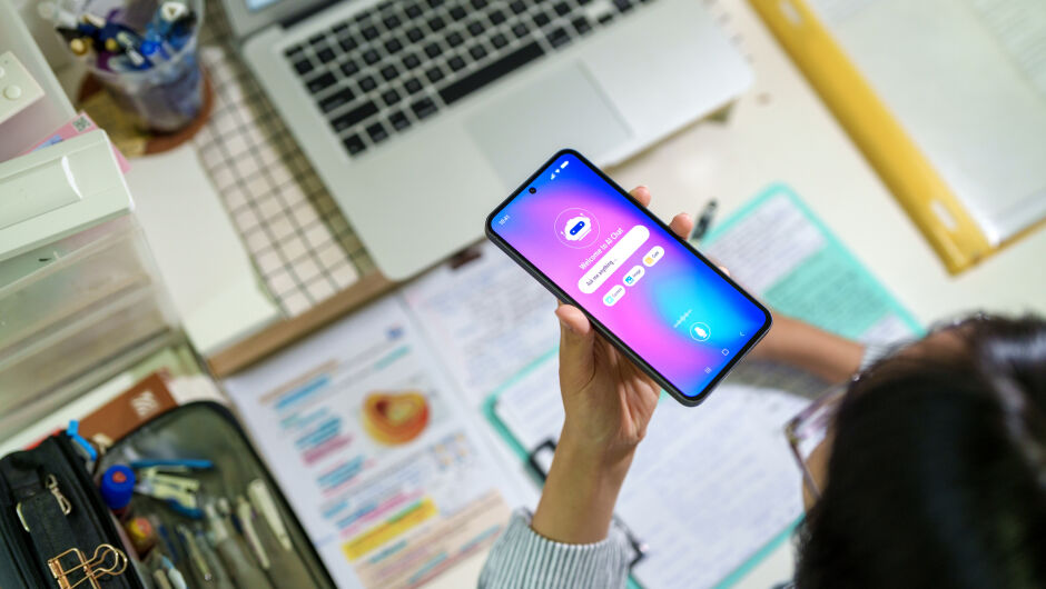 Изкуственият интелект превзема езика - ето коя е думата на 2025 г. според "Колинс"