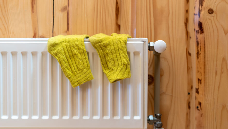 Защо никога не трябва да сушим прането върху радиатора – какви проблеми може да си навлечем 