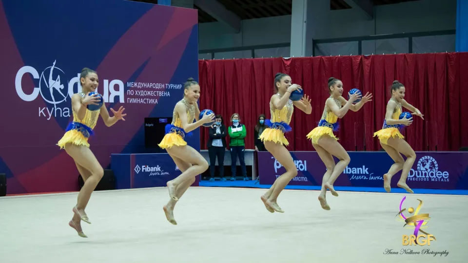 Ансамбъл-девойки с бронз в многобоя от турнира за Купа 