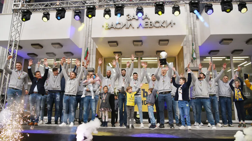 Стотици посрещнаха шампиона 