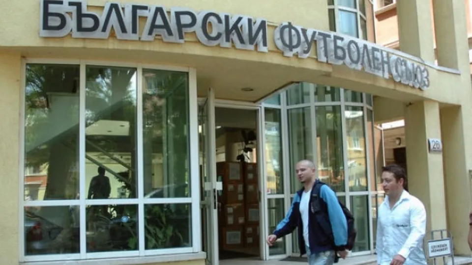 Часове преди избора на шеф на БФС: Сигнали за цензура и инструкции за кого да се гласува