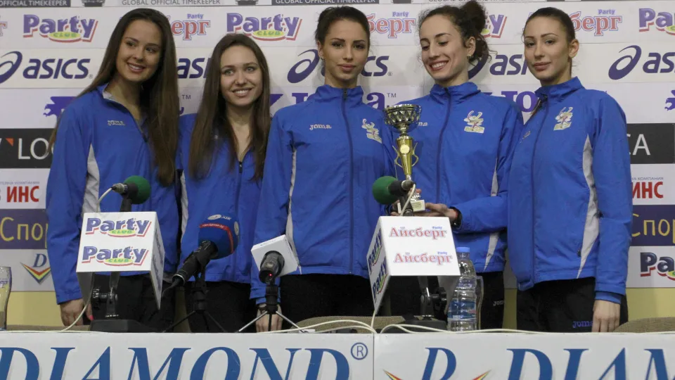 Ансамбълът на посещение при Цветелина Стоянова