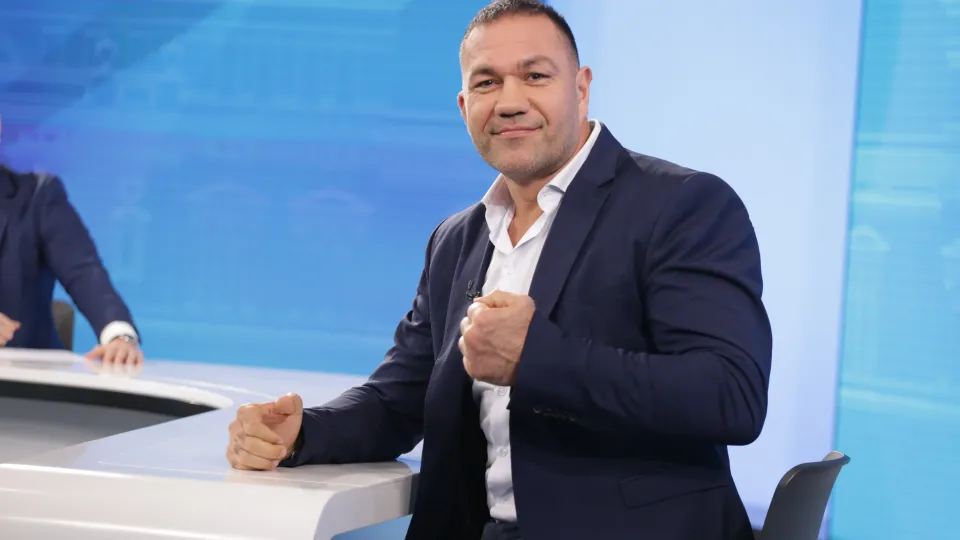 Кобрата преговаря с Тайсън Фюри