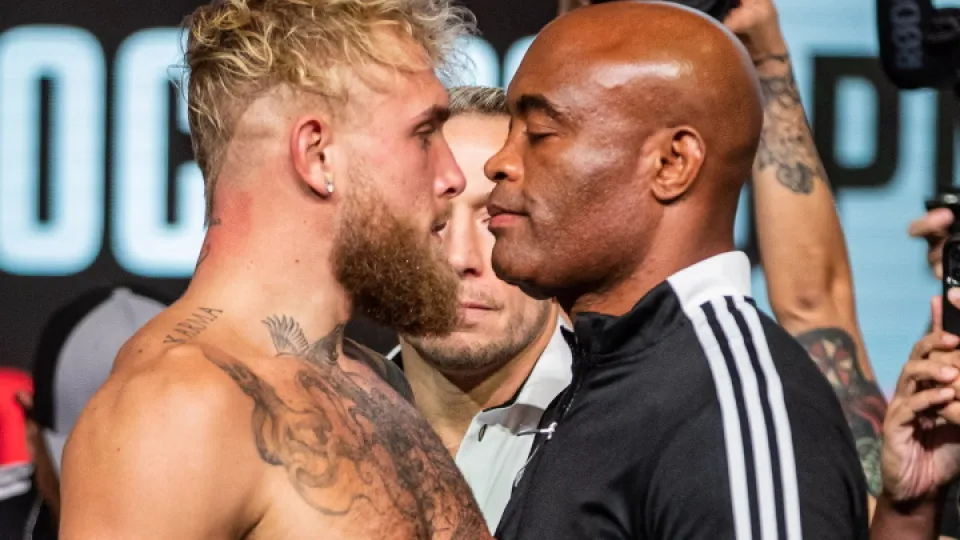 Блогър свали в осмия рунд бивш UFC шампион (ВИДЕО)