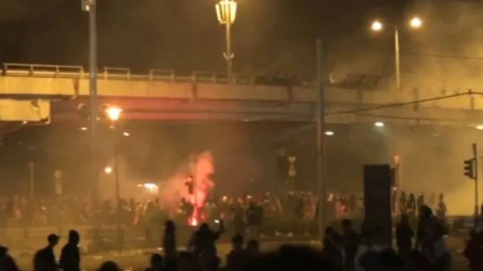Унгарски фенове нападнаха бежанци след двубоя с Румъния (ВИДЕО)
