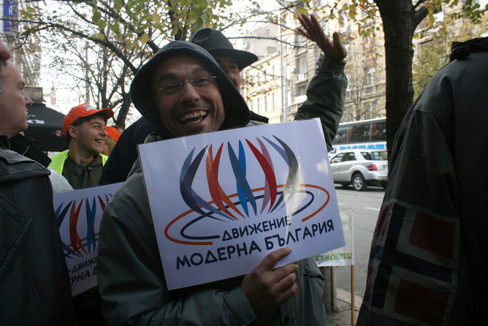 Единствено "Модерна България" от протестиращите с шанс за парламента