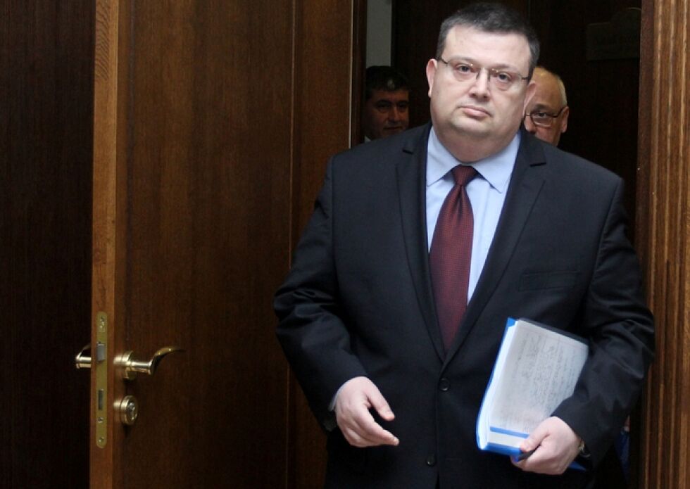 Прокуратурата прибира "бръмбари" от МВР