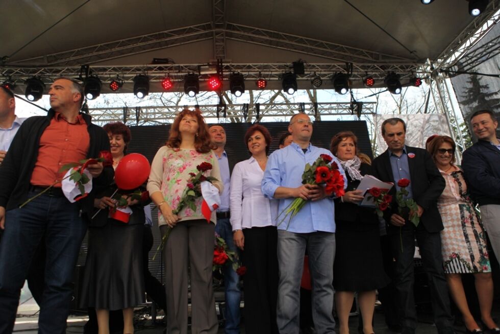 Символ на кабинета на ГЕРБ не са недостроените магистрали, а хората-факли