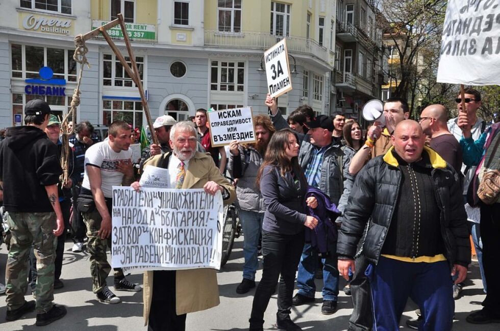 Протест срещу ГЕРБ за откриването на предизборната кампания във Варна