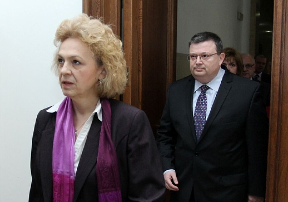 Първанова отстранява временно служители на СДОТО