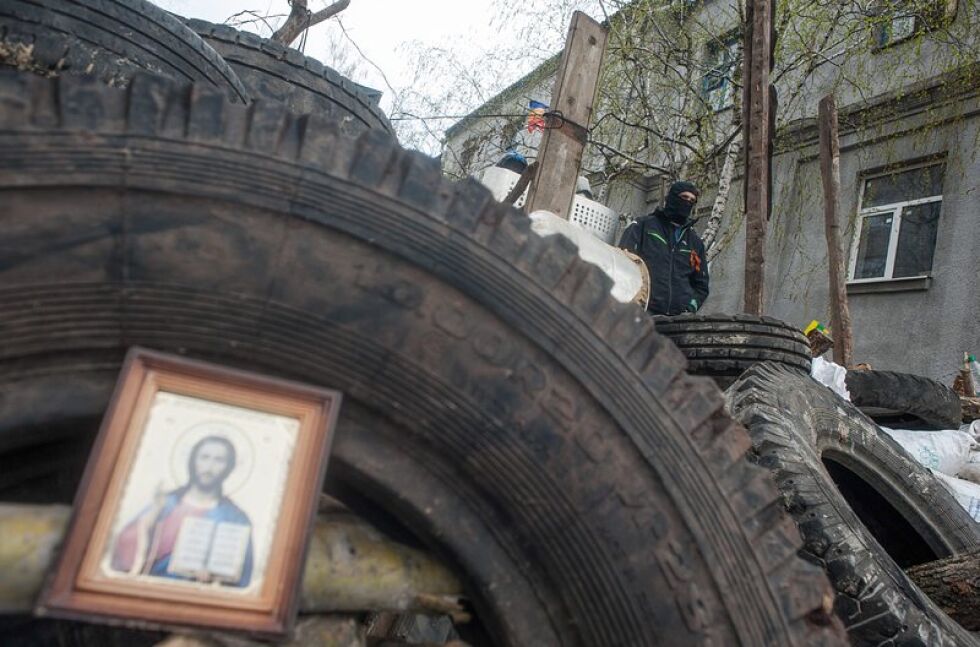 Източна Украйна се успокоява, но остава в повишена бойна готовност