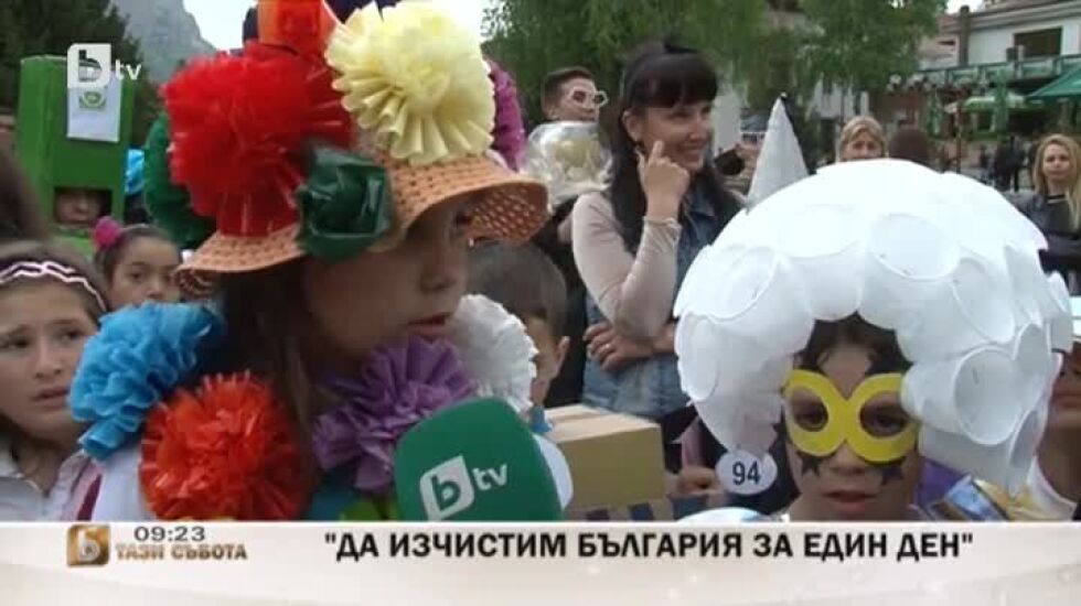 Деца се включиха в чистенето с ревю на дрехи от отпадъци