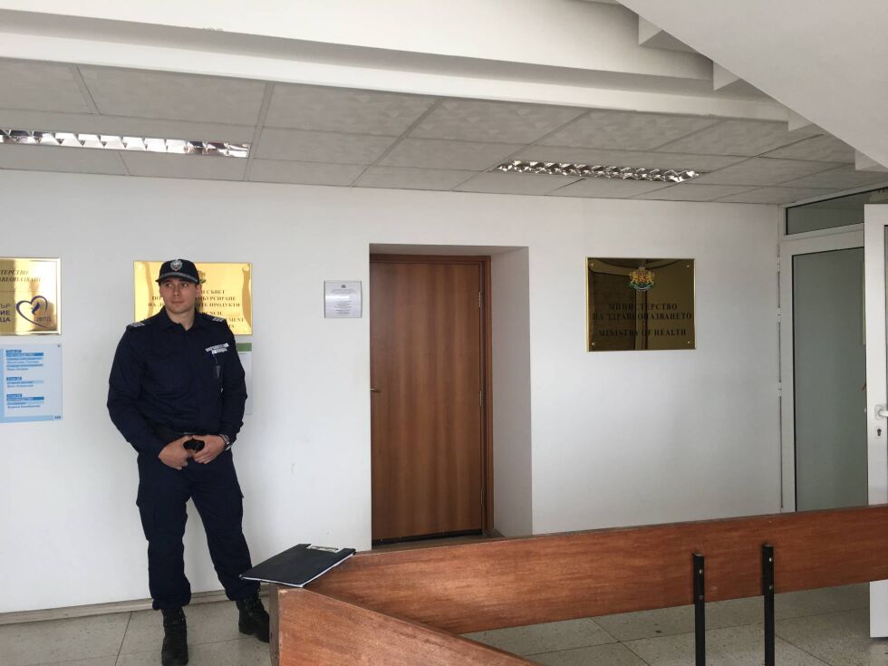 Арестуваха осем души от Фонда за лечение на деца в чужбина, сред тях е и шефът му 
