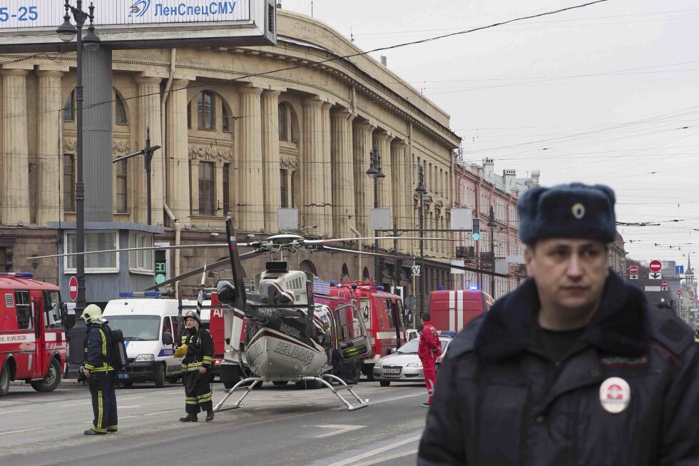 Руските власти издирват двама във връзка с взрива в Санкт Петербург