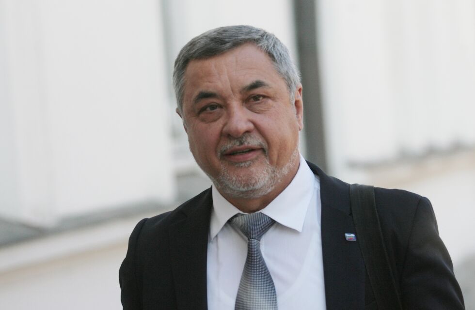 Валери Симеонов за скандала с нацисткия поздрав: Това е атака срещу кабинета