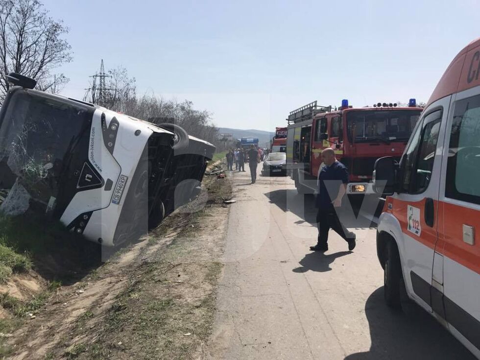 Тежката катастрофа край Вакарел (ГАЛЕРИЯ) 