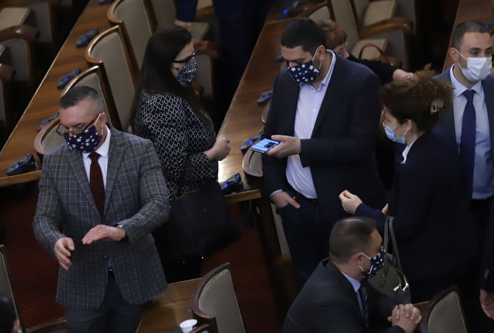 Изследват депутатите за COVID-19 след положителна проба на Хасан Адемов от ДПС