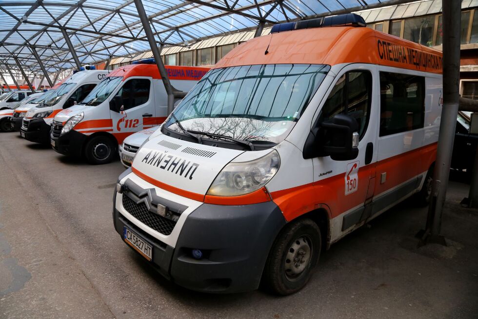 Криза в Бърза помощ в София: Болни с COVID чакат линейка по 28 часа, 33-годишен мъж почина (ОБЗОР)