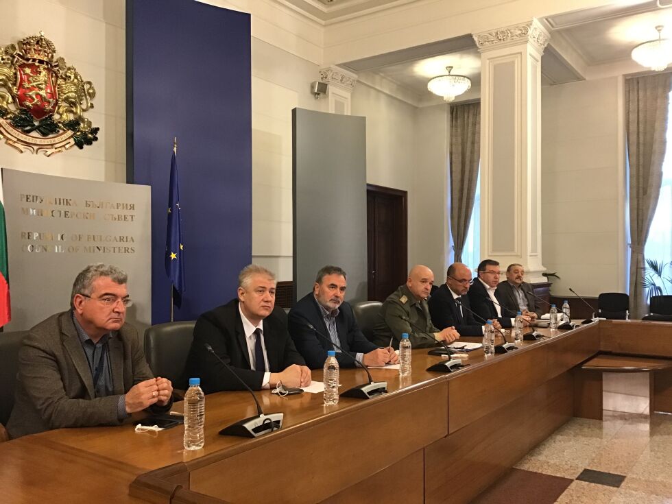 Водещи медици с молба: Останете си вкъщи!