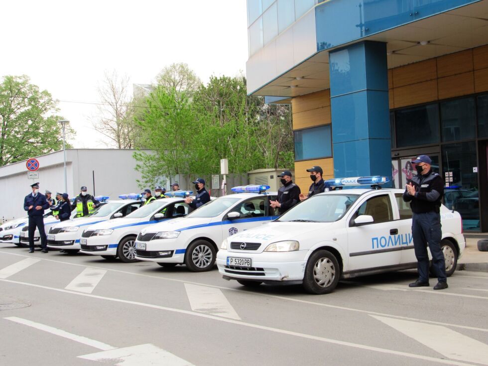 Полицаи от Русе със спонтанна акция в подкрепа на медиците