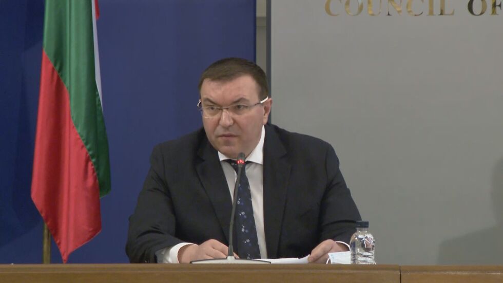 Ангелов: Намираме се в най-върховата част на пика на заразата