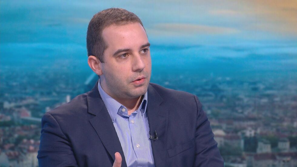 Кирилов: Тромбообразуването се наблюдава след поставяне на първа доза „АстраЗенека“
