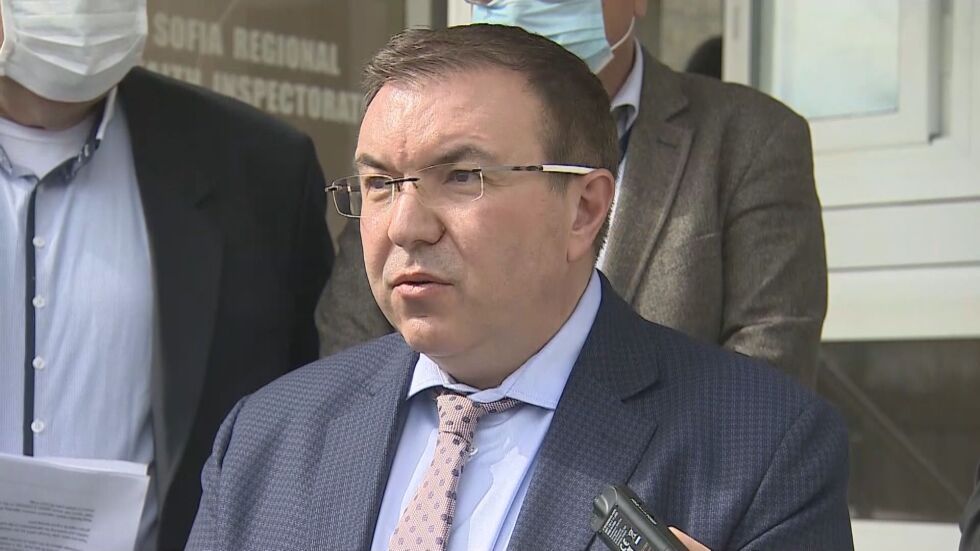 Ангелов: Обсъждаме какво да правим с хората с първа доза от „АстраЗенека”