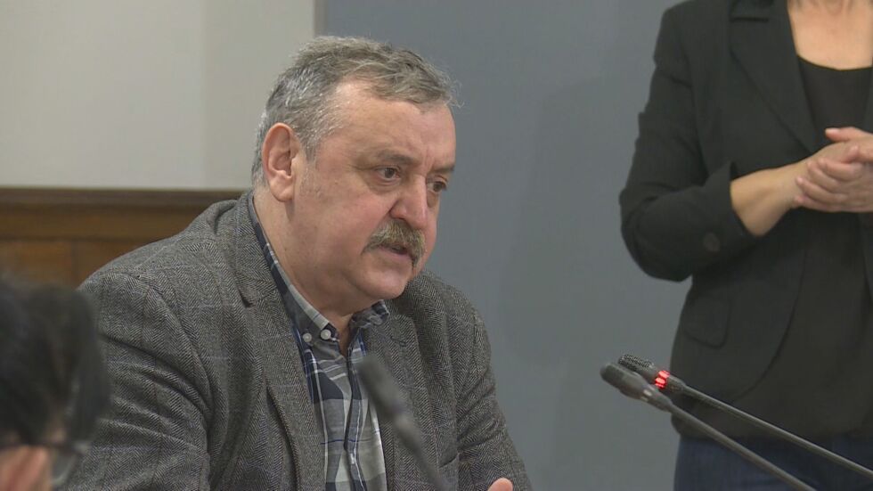 Кантарджиев: Установихме мутация на COVID-19 при две жени в Северна България