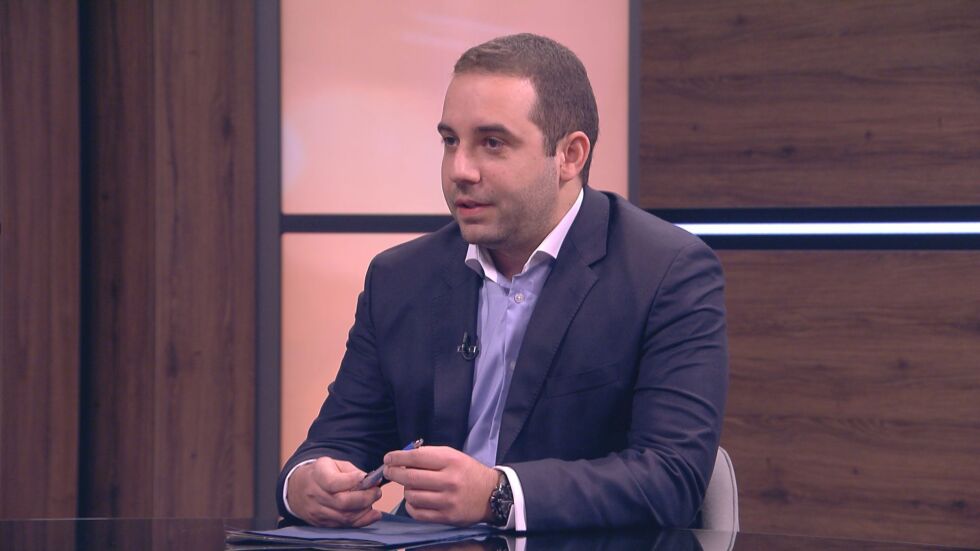 Богдан Кирилов: Няма индикация за спиране на ваксинирането с "АстраЗенека"