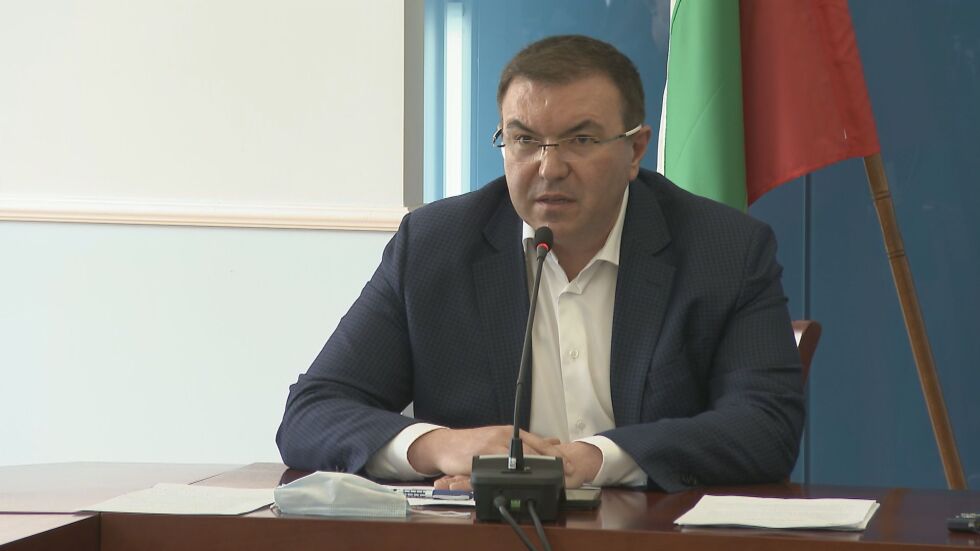 Здравният министър с препоръки към църквите за предстоящите великденски празници