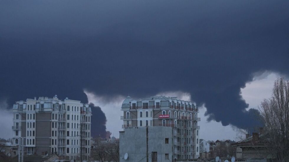 Одеса бе атакувана с балистични ракети, в града отекна силен взрив, съобщи кметът