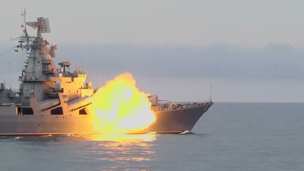 Руското военно министерство: Крайцерът „Москва“ потъна