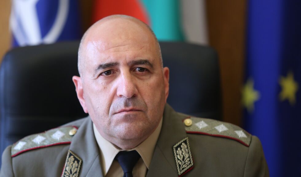Ген. Илиев: В ход е операция за изпращане на бронежилетки и каски за Украйна