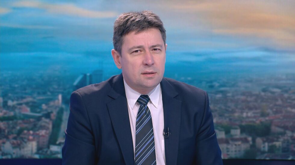 Ангел Петров: 2600 мобилни устройства не са предавали на живо от изборните секции