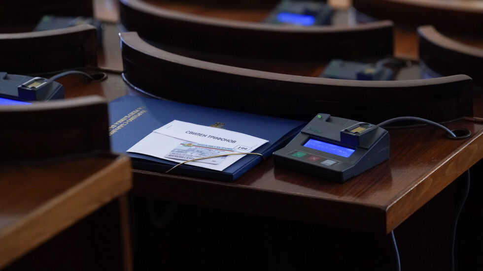 Блокажът в парламента: Процедурата за редовна власт - "на изчакване"