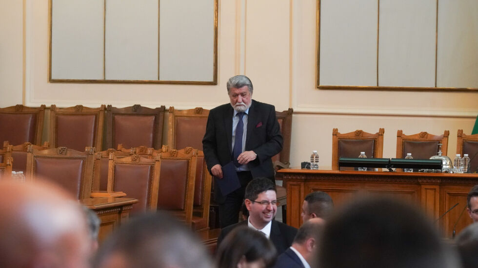 Парламентът днес остана без председател. Рашидов: Преспете още една нощ (ГАЛЕРИЯ)