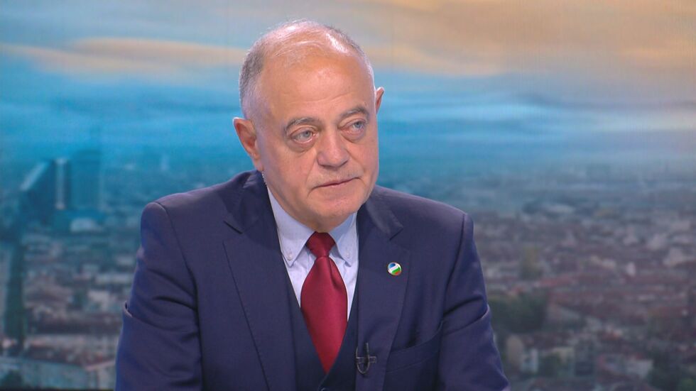 Атанасов: Има опити за дискредитиране на парламентарната република
