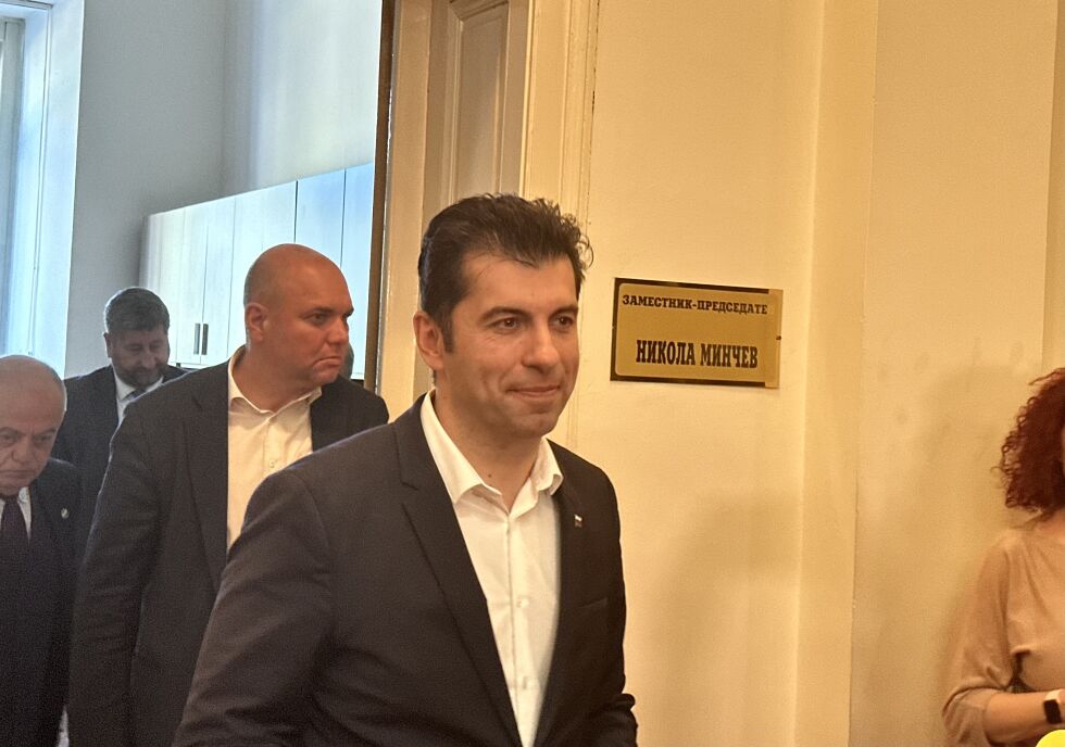 Кирил Петков след връчването на мандата: Видяхме атака срещу парламентарната република