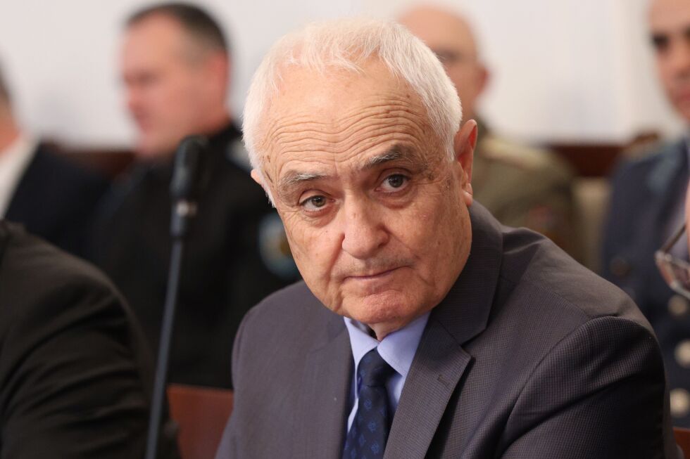 Министърът на отбраната разговаря с украинския си колега
