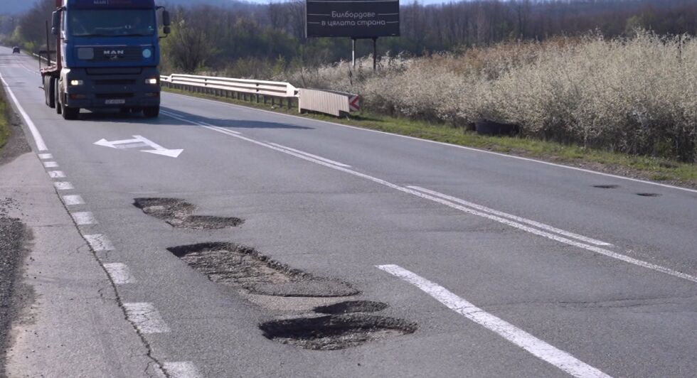 Около 200 дупки в 4-километров участък на Е-79 между Монтана и Враца