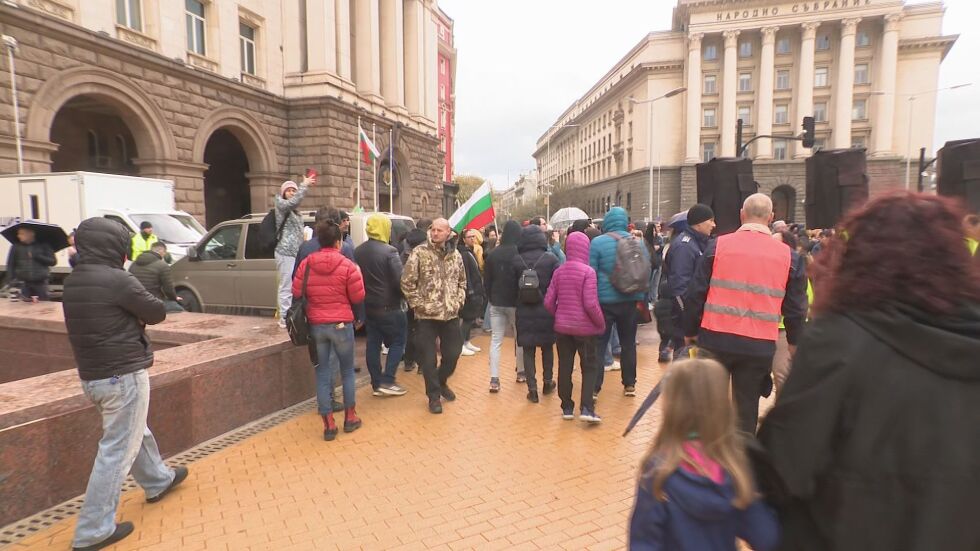 „Стига смърт на пътя“: Протест и в София подкрепя недоволството на хората в Телиш