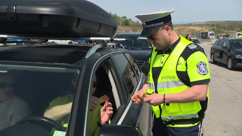 Патрули под прикритие и засилени проверки преди празниците: Къде има тапи?