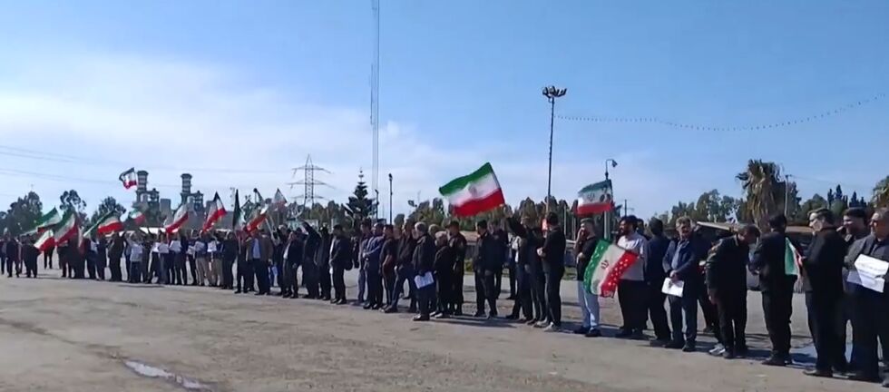 Иранци образуваха живи вериги пред електроцентрали след заплахите на Тръмп (ВИДЕО)