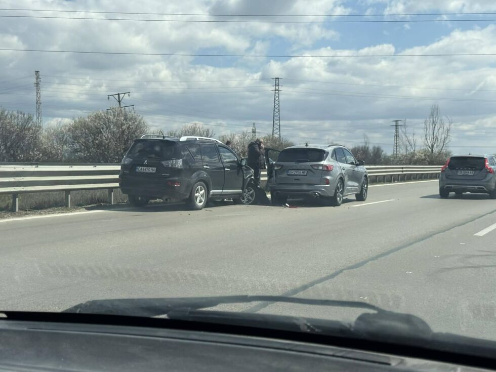 Две катастрофи причиниха задръстване на изхода на София в началото на АМ „Тракия“